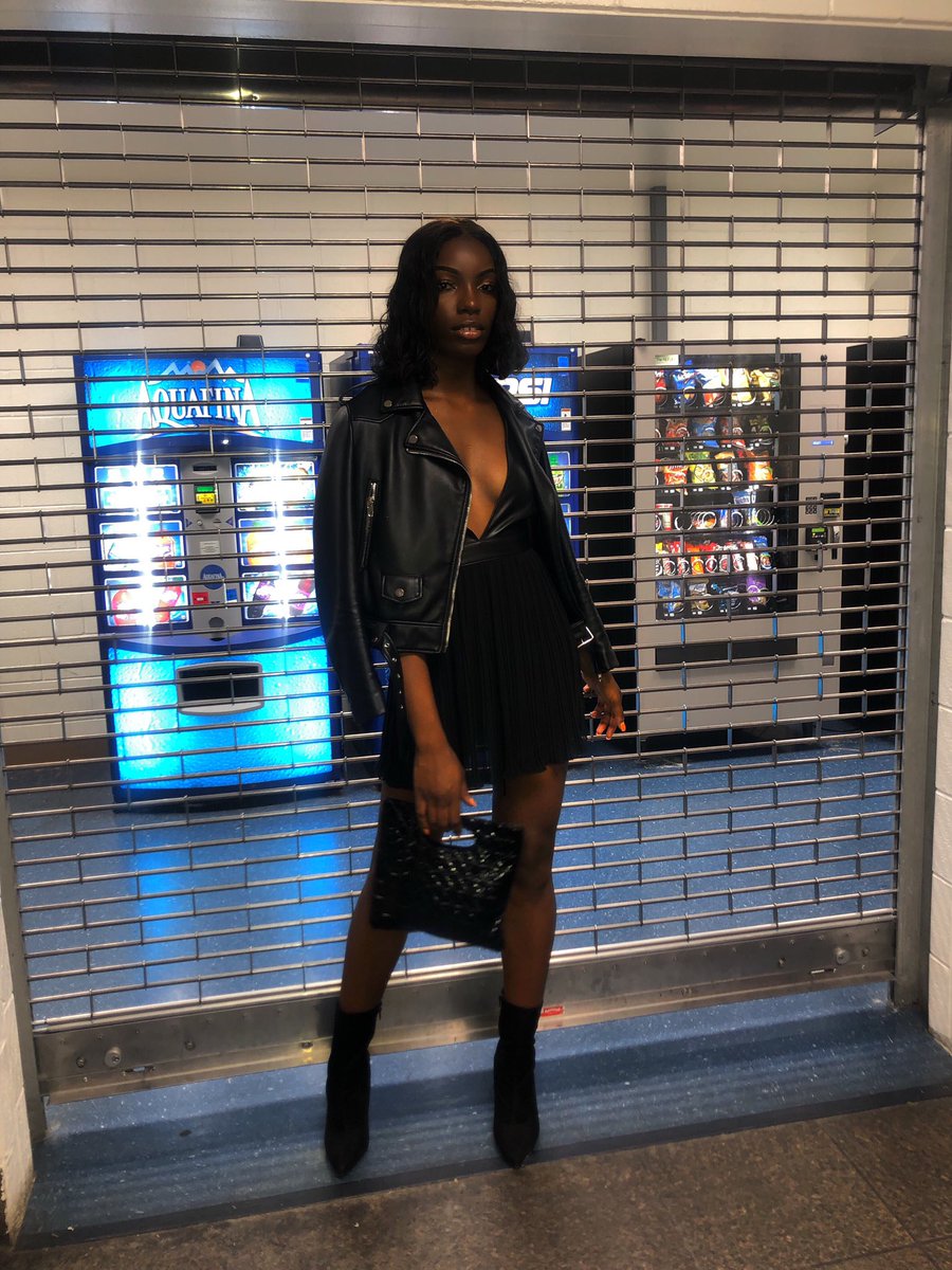 omgitstonnii's tweet image. I need to be on the cover of a magazine already🥺
#modelinthemaking #futuremodel