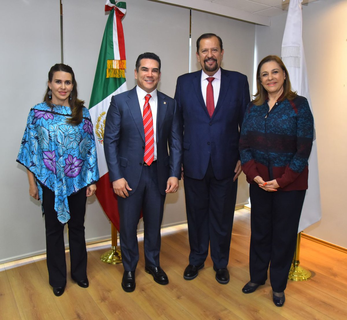 alitomorenoc's tweet photo. Designé a Manuel Humberto Cota Jiménez como secretario regional del @PRI_Nacional de los estados de Sonora, Guanajuato, Guerrero y Michoacán; estoy seguro que con su entrega y profesionalismo hará un excelente trabajo por el bien del partido. https://t.co/6VddTnT1LM