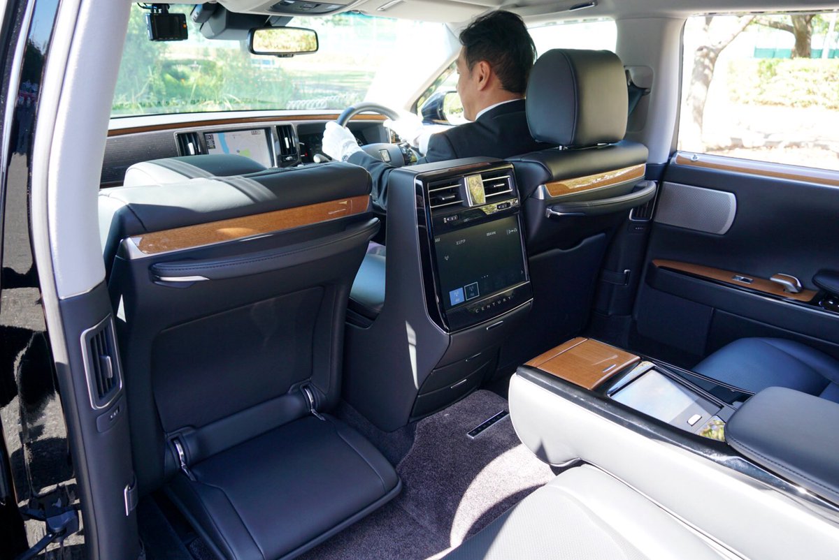 Mkタクシー 京都mk Toyota センチュリーhv を導入いたしました 大切な方の送迎などの特別なシーンや観光タクシー などでぜひご利用ください Mkドライバーとおもてなしに特化した最高級車 センチュリー で格別な空間をご提供いたします ハイヤー Mkタクシー 京都mk Toyota センチュリーhv を導入いたしました 大切な方の送迎などの特別なシーンや観光タクシー などでぜひご利用ください Mkドライバーとおもてなしに特化した最高級車 センチュリー で格別な空間をご提供いたします ハイヤー