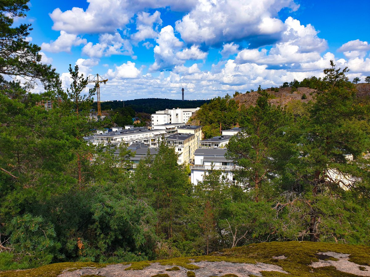 VastraSicklaon's tweet photo. Utsikten från hotade nyckelbiotopen #Trolldalen mot #Finnboda, #Djurgården &amp; #Kaknästornet.

#nacka #stockholm #henriksdal #henriksdalsberget #utsikt #visitstockholm https://t.co/5Oy7gPx4hi