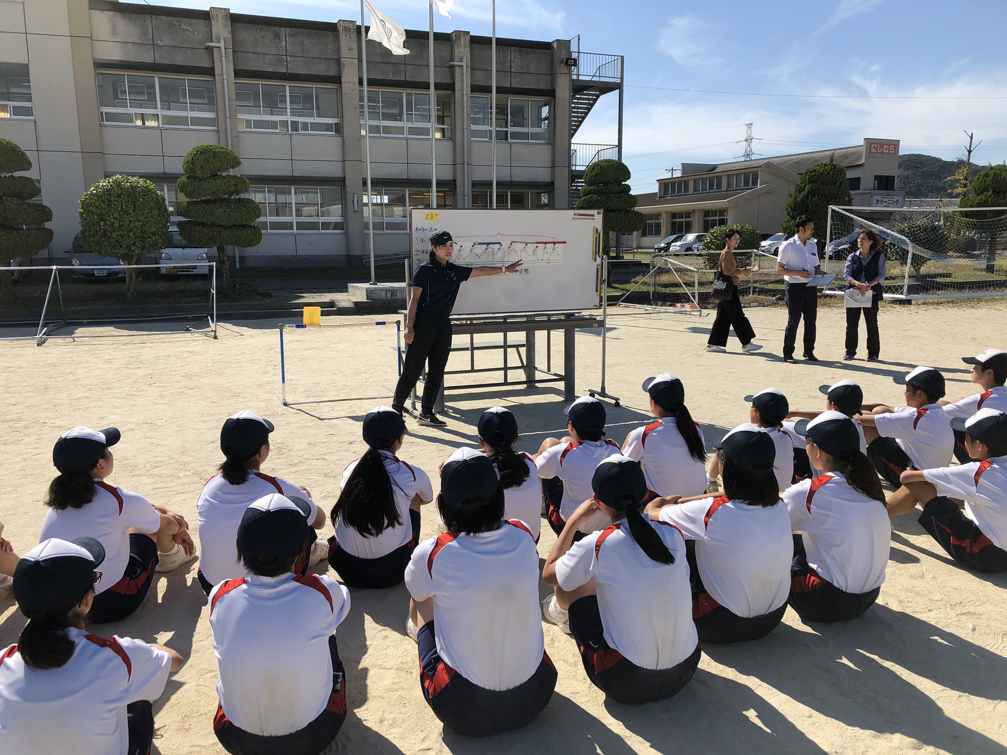長崎県教育庁体育保健課 地区別研修会講師派遣事業 諫早市中学校保健体育部会が諫早市立真城中学校で行われました ハードル走の研究授業では 教材の工夫や生き生きとした生徒の姿が見られました T Co L7sye6kbc8 Twitter
