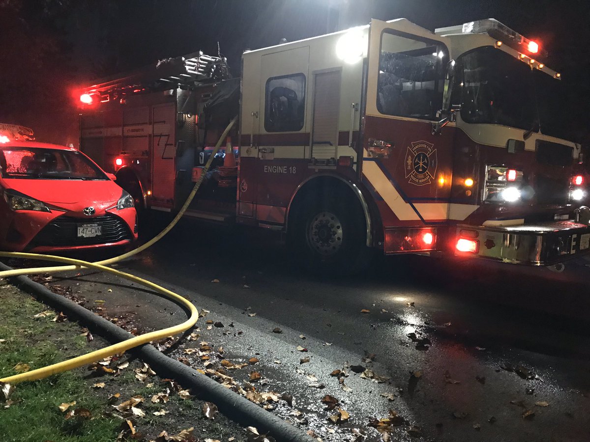 FireChiefReid's tweet image. Hey Vancouver🇨🇦,

Fast attack led by @VanFireRescue #Engine18.

Kitchen fire contained to the room of origin. Well done!

No injuries. Under investigation.

Pic B.Bertuzzi #VFRS @IAFF18