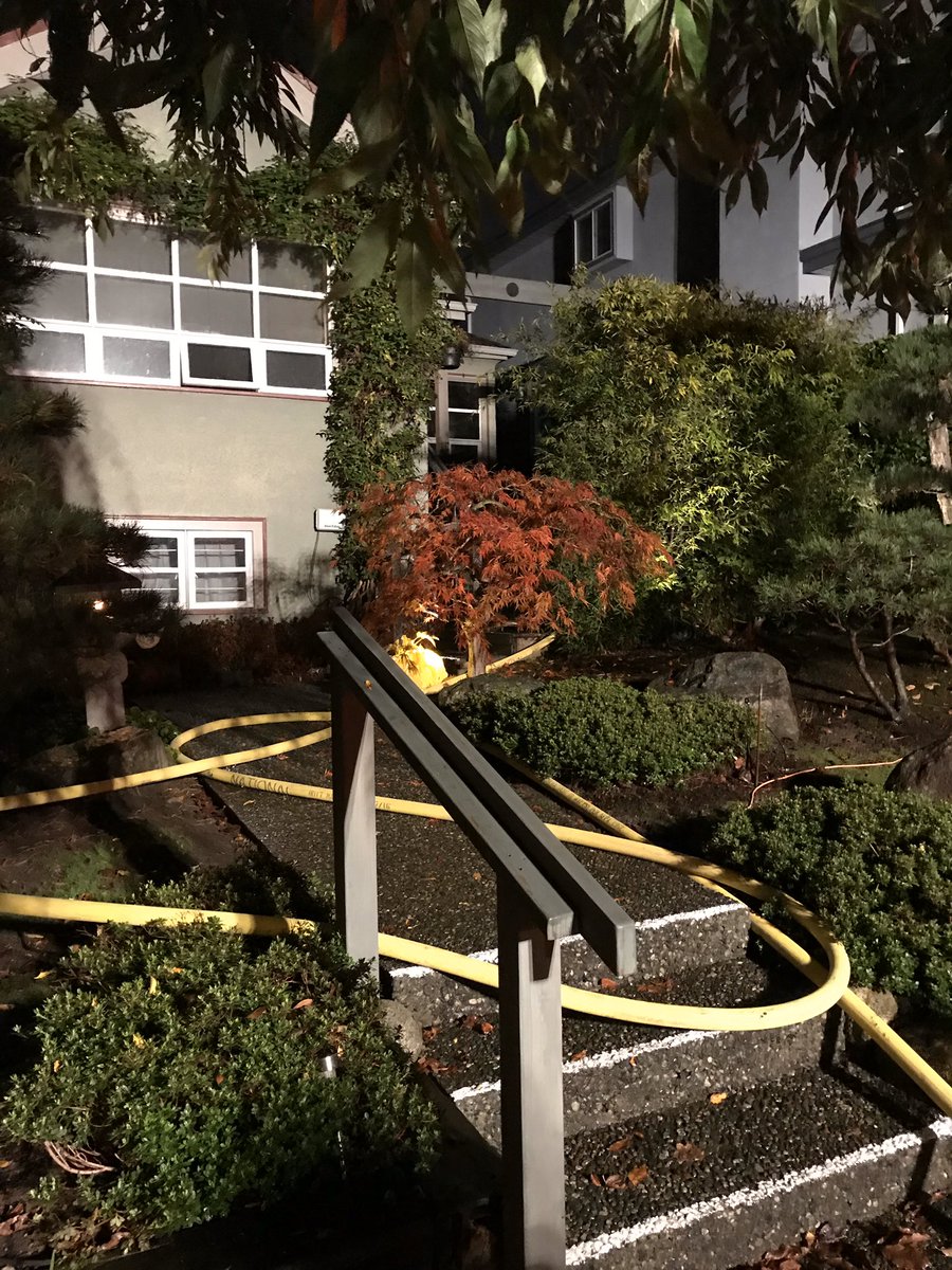 FireChiefReid's tweet image. Hey Vancouver🇨🇦,

Fast attack led by @VanFireRescue #Engine18.

Kitchen fire contained to the room of origin. Well done!

No injuries. Under investigation.

Pic B.Bertuzzi #VFRS @IAFF18