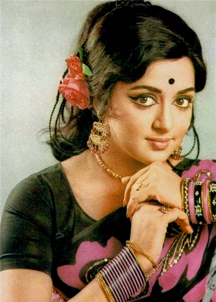 Aaj Drim Girl Hema Malini Birthday. Happy birthday to you. 