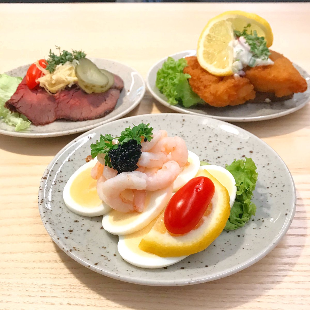JanVloggaa's tweet photo. The word smørrebrød combines two words ismør and brød (butter and bread). It is a traditional Scandinavian sandwich. I just love these little snacks.😋
#smørrebrød #sandwich #scandinavian #food #foodphotograhy #travelfoodie #foodie #foodiefeature #visitfaroeislands @sms.fo https://t.co/3SNwq8VW9y