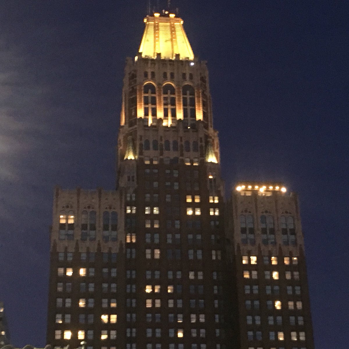 Night, night, Baltimore ✨

#Baltimore #Maryland #CharmCity #CharmCityFringe #FringeFestival #Tiramisu #Italy 🇮🇹 #Italia #Comedy #Theater