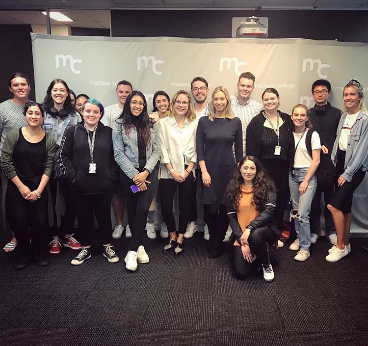 MacleayCollege's tweet image. Our Journalism students were lucky enough to have a guest lecture from @SBS TV reporter and Macleay alumna @CassyBain. 🎤 She spoke about TV reporting, presentation, on-camera confidence and job hunting! 🤩

#macleaycollege #guestlectures #jobreadygraduates @HatchMacleay