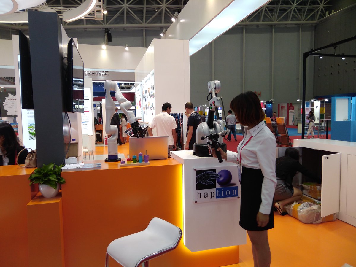 We are this week in Foshan at the Internet Plus show, powered by CEBIT, to demonstrate our new #robotics solution with Kinova, driven by our Virtuose #haptic device.
Hope some of you will have the chance to be there!