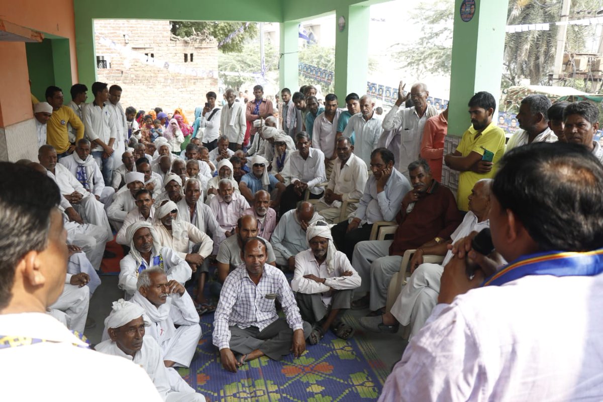 SurenderVashis9's tweet photo. मोहला गांव में जनसंपर्क के दौरान लोगो से मिलकर कहा की मुझे आप लोगो का आशीर्वाद मिला तो पृथला का होगा चौमुखी विकास। सभी वर्ग को ध्यान में रखते हुए होंगे विकास के कार्य।
सभी से 21 अक्टूबर को हाथी के सामने वाला बटन दबा कर स्वयं को भारी मतो से विजयी बनाने के लिए की अपील
#BSP #Prithla https://t.co/wB46ADijbG