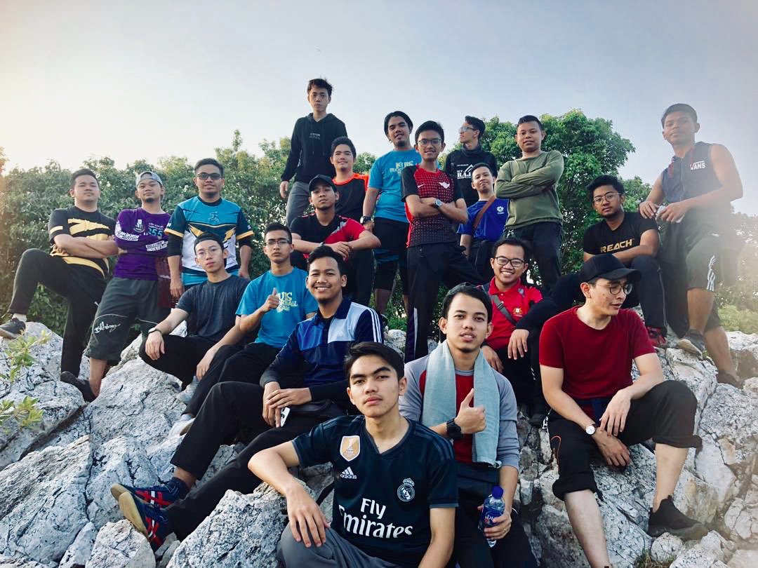 AsyukriRamadhan's tweet photo. Waktu sem haritu tak sempat nak lepak-lepak sangat dengan diorang😅. So, ni je waktu yg ada. Tqvm guys⛰ #IS16 #BCD https://t.co/fx7btI88Js