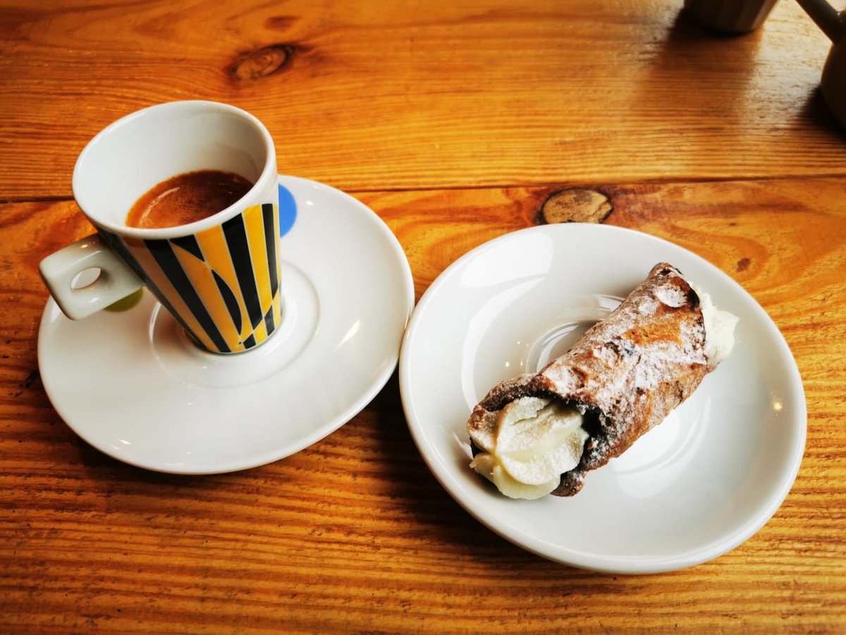 #cannoli Siciliani Mignon & fresh Ricotta with any coffee for Free ? ☕️🎉 Yes! 🤗 . Grab one while they’re still available! . #cannolisiciliani #italianfood #italiancoffee #theitaliancoffeeclub #coffeelovers #coffeelove #justcoffee #shepherdsbushmarket