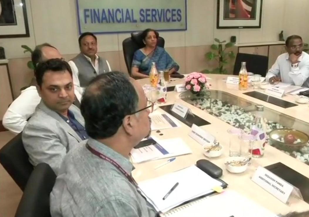 TehzeebTvIndia's tweet image. #Delhi: Finance Minister #NirmalaSitharaman meets #CMDs (Chief Managing Directors) of Public Sector banks.
#tehzeebtvindia