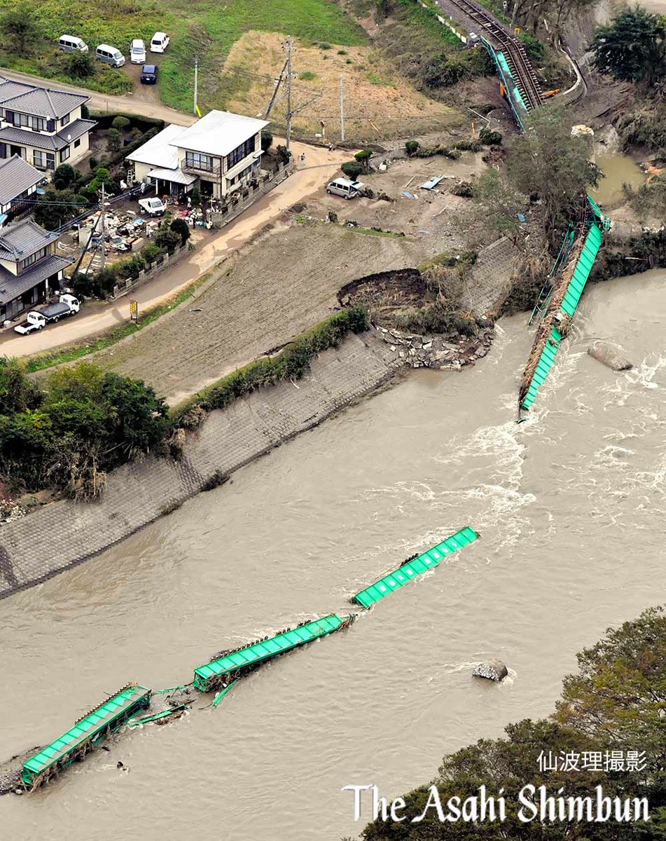 台風19号 による水害で、茨城県 #大子町 では、#JR水郡線 の鉄橋が