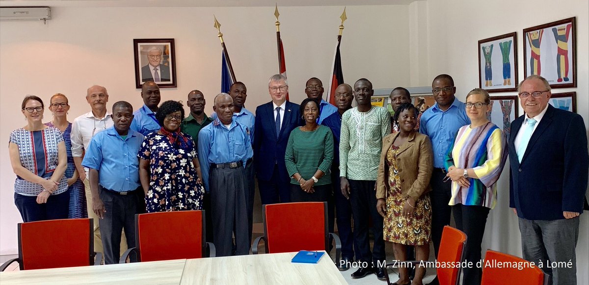GERonAfrica's tweet photo. #EmbassyOfTheWeek 🌍 #Togo 🇹🇬
Voici notre équipe de l’Ambassade d’Allemagne au Togo. Nous sommes fiers de l’excellente collaboration entre nos services du consulat, de la coopération et de la chancellerie.
#AmbassadeDeLaSemaine https://t.co/lMgwMPR7Ue