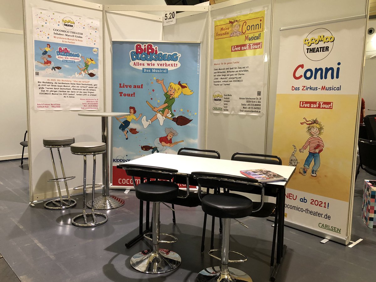 NEXTXUS's tweet photo. Heute ist es wieder soweit! Unsere Chefs sind alle Jahre wieder auf der #INTHEGA-#Messe! Schön, die Partner und Kollegen wieder zu sehen! 🤗 Mal schauen, was auf sie zukommt! Sie freuen sich auf die Gespräche!
#cocomico #cocomicotheater #musical #MusicalTheater #producerlife https://t.co/lekkDxTuAf