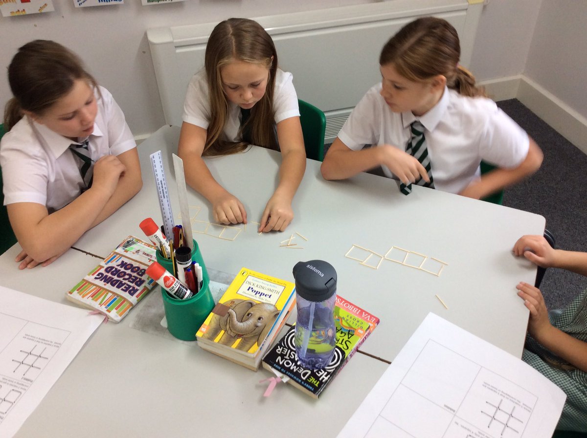 HallgatePri's tweet image. Maths problem solving in Y5/6 #MatchsticksMaths #LogicalGame #Teamwork #SuperLearners