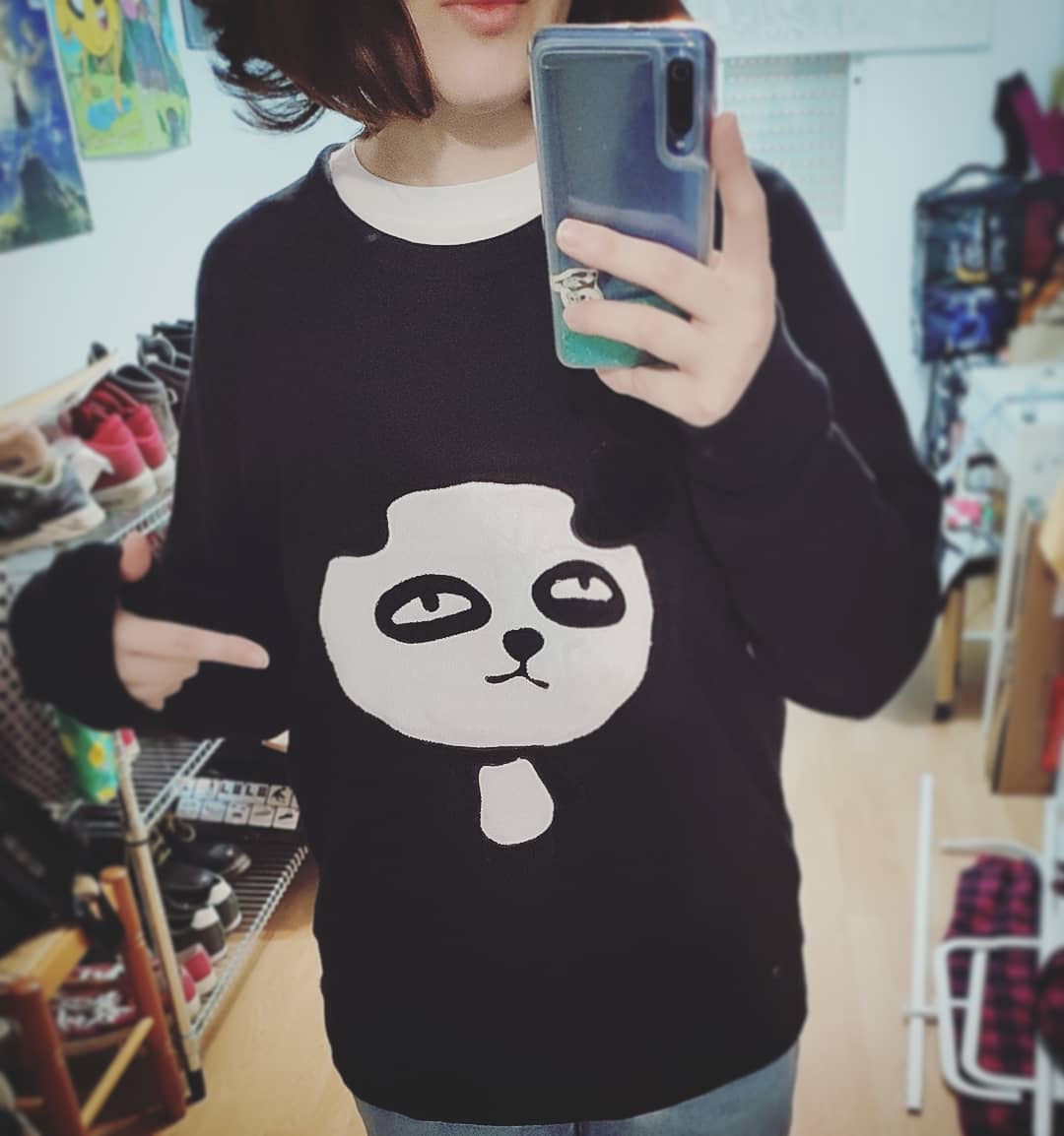 Kaoh93's tweet photo. Día 11. #Presente
Es sólo una pequeña modificación.
Le cosí éste panda a una sudadera lisa.
.
#fallforcostume #fallforcostume2019 #costume #costumemaking #sweatshirt #panda #cute #weirdface #arrengement #weirdpanda https://t.co/Fibzn08q9E