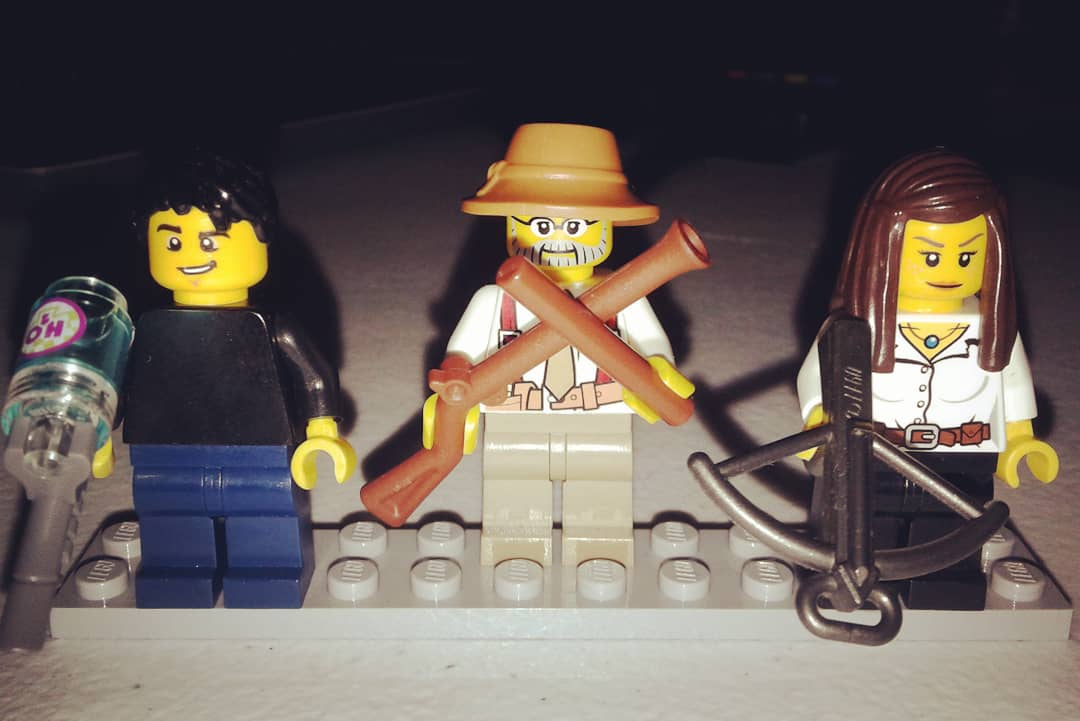 anthrbrcknAFOL's tweet photo. The Fuller family. #LEGO #FromDuskTillDawn #MinifigMonday #legohorror @Rodriguez https://t.co/YROjhSFIRX