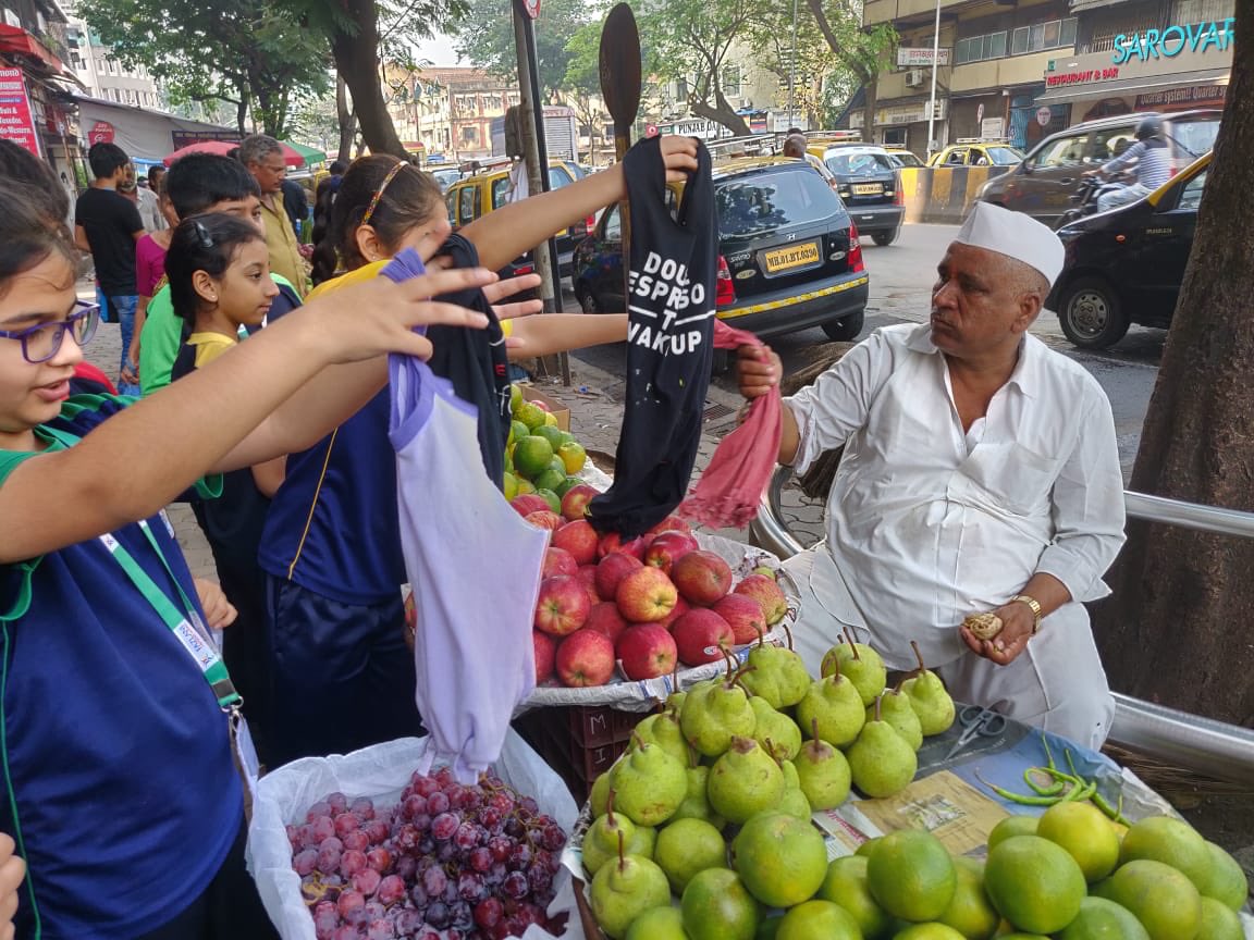 FLAG_Connect's tweet photo. Inspired by Greta Thunberg our students initiated a ‘BYOB’ Movement (Bring Your Own Bag) with old T-shirts In different parts of Mumbai city!! 
@GretaThunberg #inspirational #ClimateChange #SayNoToPlastic https://t.co/KfZfY8tZsG