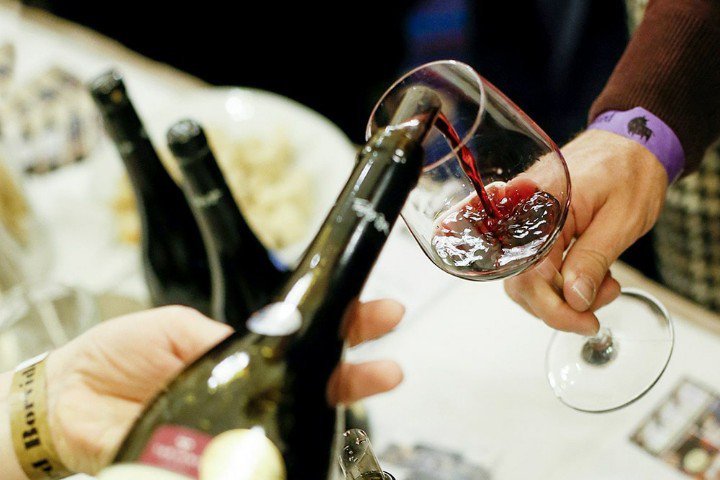 KapolnanViinit's tweet photo. #TestaaItsesi @hungarian_wine:
Kuinka hyvin tunnet Unkarin viinialueet? 🍷#Unkari #ViiniUnkari #viini #viinialue https://t.co/RLRk9HsA04
Picture https://t.co/nQznGnfrQa