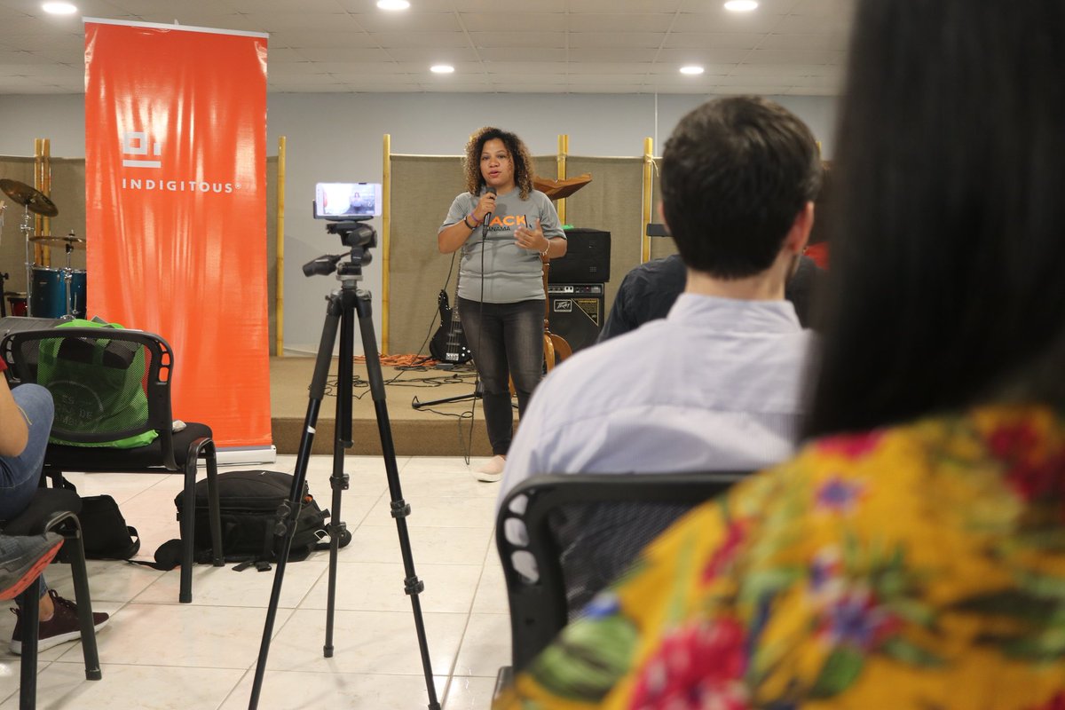 selegna's tweet photo. Hoy culminamos #HackPanamá casi 40 horas de Hacking.. Mi highlight trabajar con gente divertida y creativa, y la oportunidad de tener la colaboración de otros países online #HackPanamá #Hack4Missions 📱💻🔌💛 https://t.co/rXaAW4iO0z