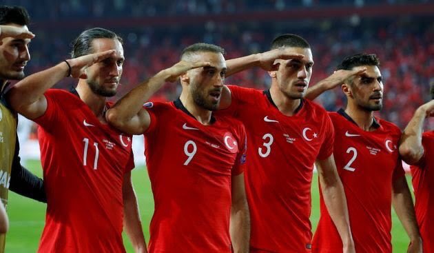 JeanMessiha's tweet photo. Quand l’équipe de foot de la Turquie fait, sur le terrain, le salut militaire pour rendre hommage au bellicisme criminel de son leader islamiste, alors pour l’honneur de la France, nos dirigeants doivent procéder à l’#AnnulationMatchFranceTurquie SÉANCE TENANTE ! https://t.co/l3dfnhlKXj