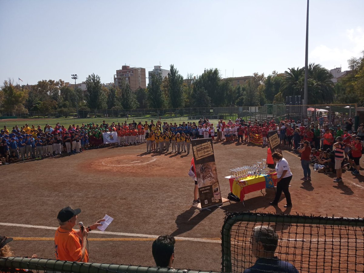 17 equipos, unos 200 niños jugando a béisbol, si esos niños siguen en nuestro deporte hasta que sean adultos, tendremos la mejor victoria que jamás se haya conseguido.

#baseball #beisbol #sofbol  #softball #baseballspain