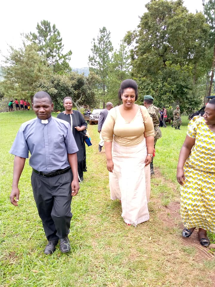 nankunda20's tweet image. When my Mentee is doing great things in Bunyoro region, I feel so happy that thousands of Girls will stay in school. Thank you @PatriciaKajumba for keeping the fire burning. You are my shinning Star and @RaisingTeensUg1 is so proud of you. #HappyFlow @GNBU19