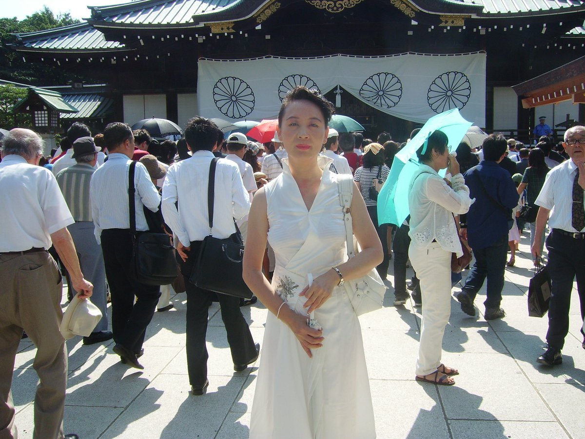 盛雪sheng Xue 那年去参观靖国神社神社是奉明治天皇之谕而建 供奉自明治维新以来为守护国家而牺牲的246万6千余人的灵魂