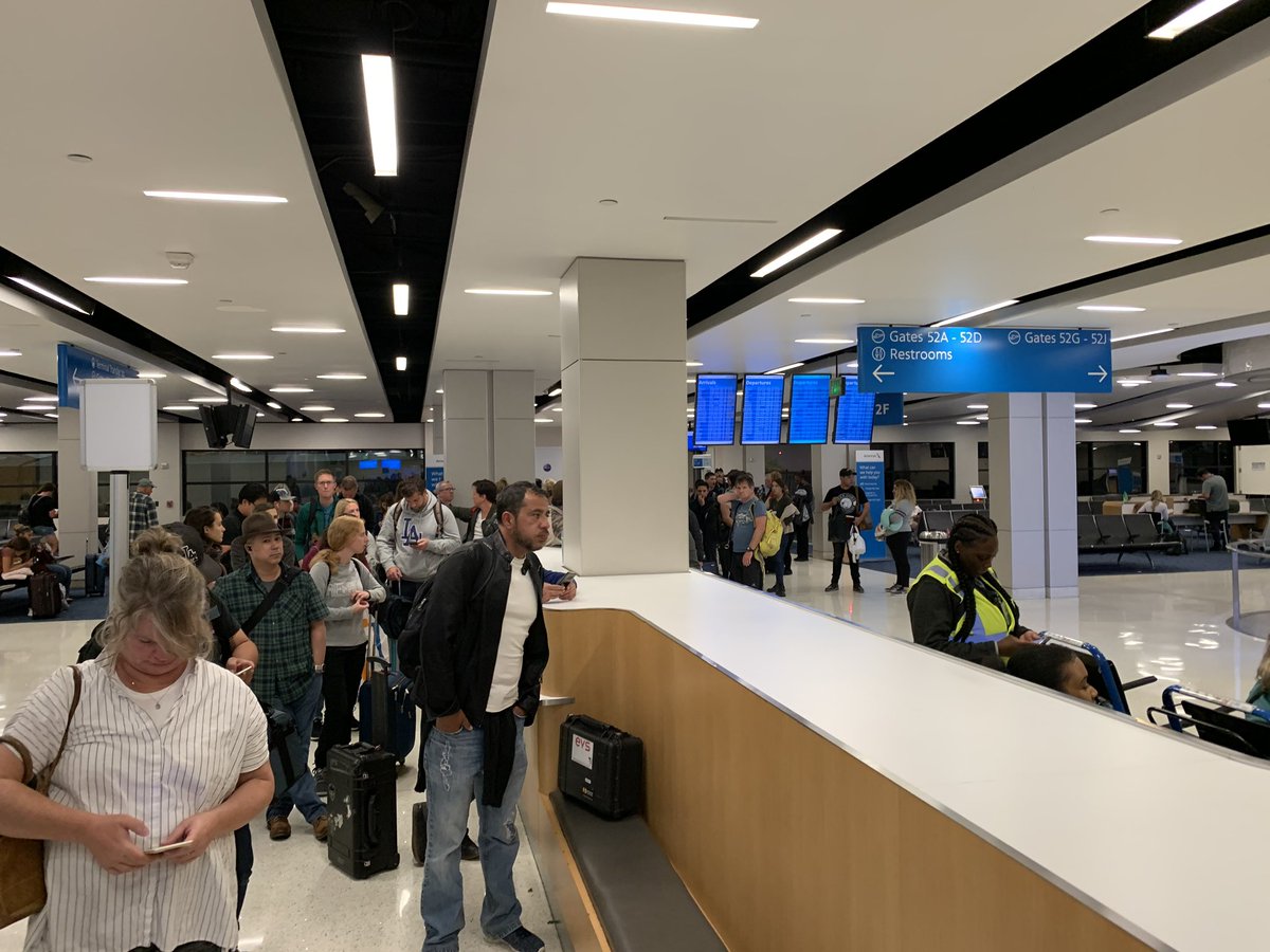 KevBarn14's tweet image. The Remote Terminal System for @AmericanAir again leaving people standing around.   I fly your airline over 100K a year, plus other airlines.   This is the single worst system deployed at any airport.