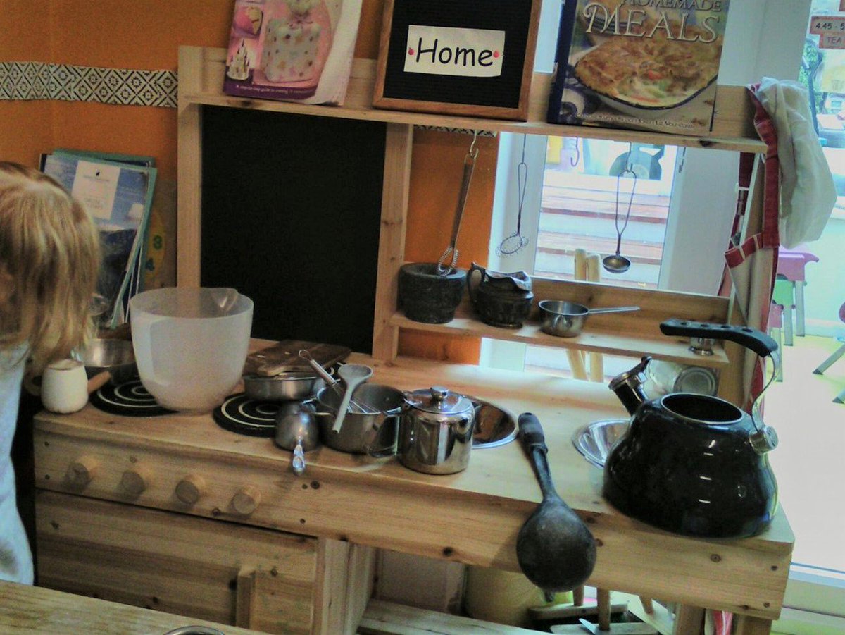 snapforchange's tweet photo. Do you still spend money on new home corner equipment? There is no need - scouring second hand shops creates inspiration through real experiences and develops dexterity. Plus limits old goods ending up in landfill #snaplearning #efys #snapforchange https://t.co/5wPN9EPQft