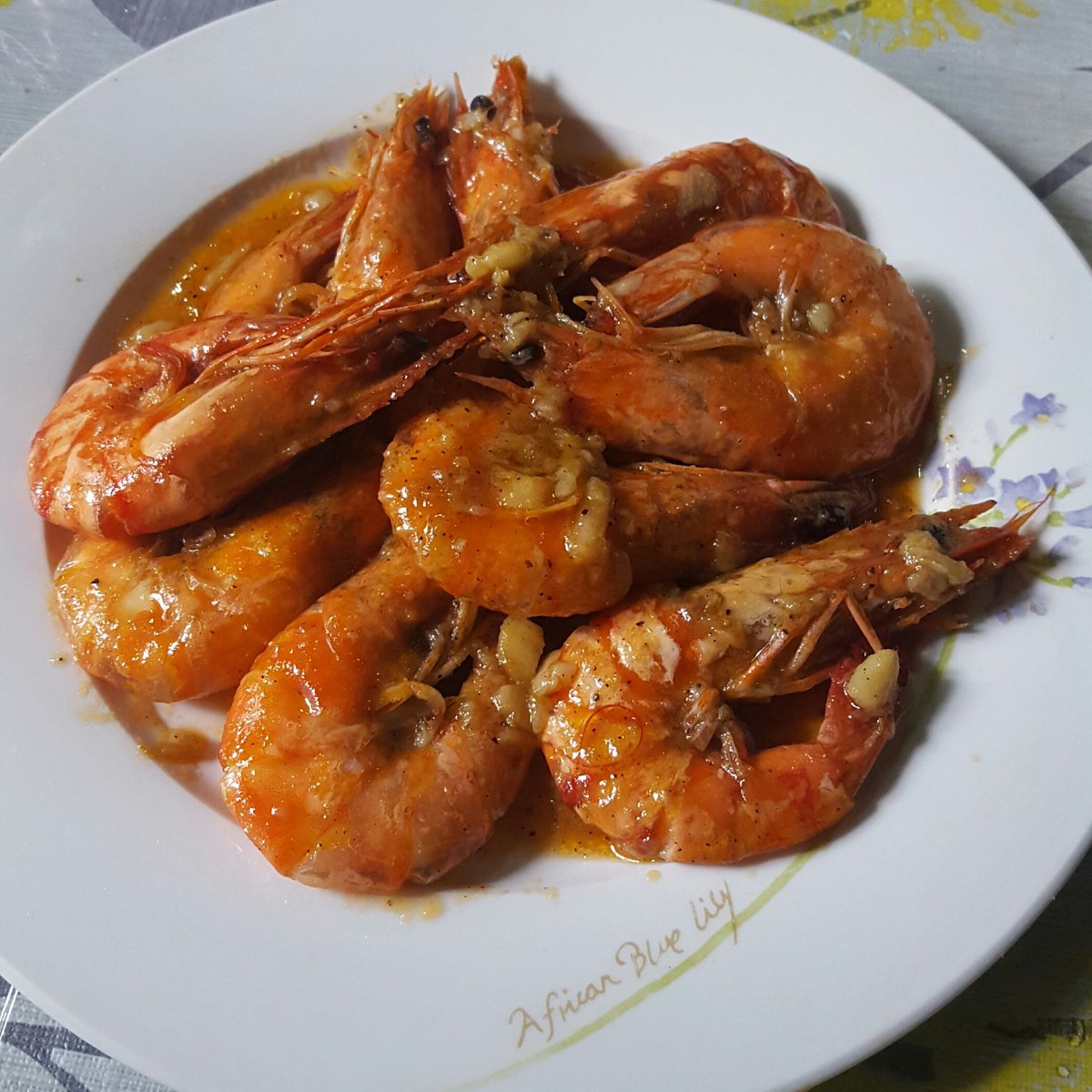 WillowKimura's tweet photo. made #buttergarlicprawns for lunch. たべましょ。#domesticgoddess #TheWillowTree https://t.co/hkzJmhKGZj