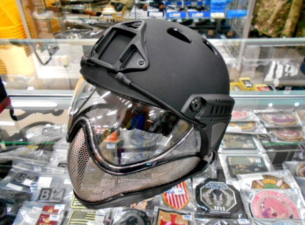 tamtamtoyohashi's tweet photo. #WARQ #ヘルメット スタンダード/ラプター ブラック発売中です❗️
ベルギー製の高級ヘルメットでしてよ~ https://t.co/bshT40kEcs