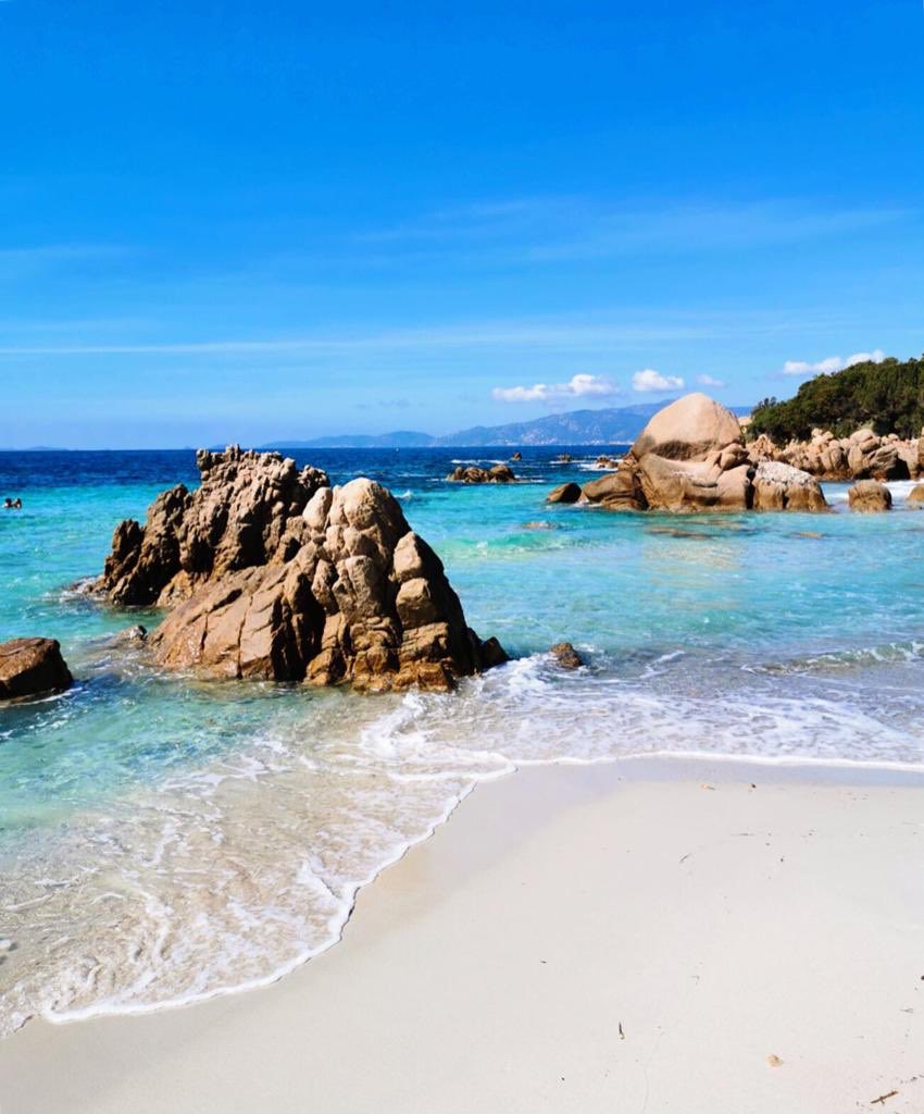 leslovergnats's tweet photo. ☀️Le lundi au soleil ! 
Comment trouver meilleur nom à la #Corse que « l’île de beauté » ? Une merveille de #nature sauvage et préservée, des plages aux montagnes, un coup de cœur absolu ! 💙
#france #paysage #tourisme 
Bonne semaine à tous 😘
📸 25/09/19, Plage d’Argent https://t.co/YLLwrvYsez