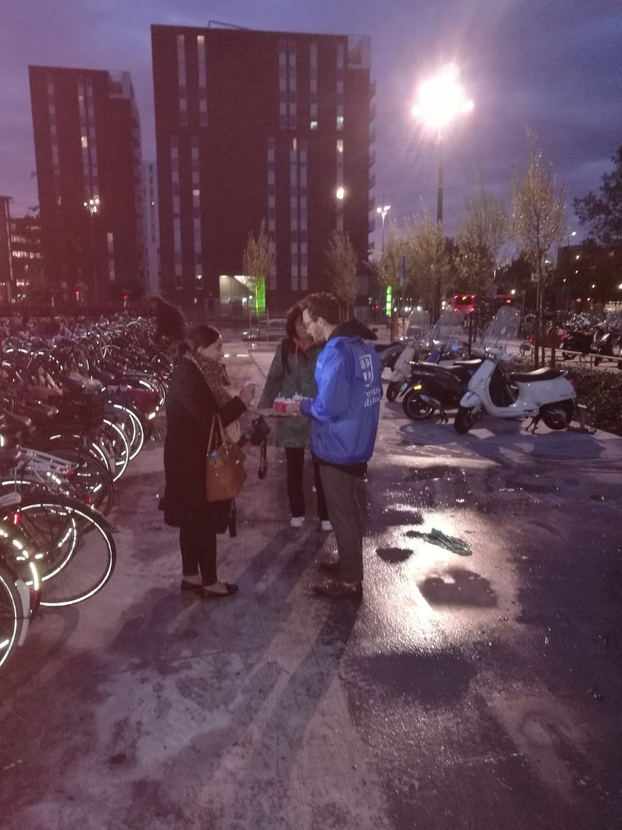 #open  Vanaf vandaag officieel open! De tijdelijke fietsenstalling op het stationsplein Voor een extra warm welkom krijg je een kop koffie van <a href="/ArnoScheepers81/">Arno Scheepers</a>
