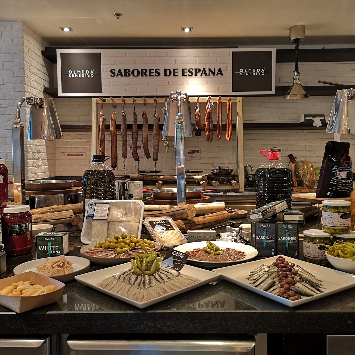 olmedaorigenes's tweet photo. Ready for TOA 2019 Dubai with our partners from #CHEFMIDDLEEAST with Olmeda Origenes range: artisan cheese, iberico cold cuts, olives, anchovies... in the Spanish corner at JW Marriot Marquis https://t.co/EahaqNYdj4