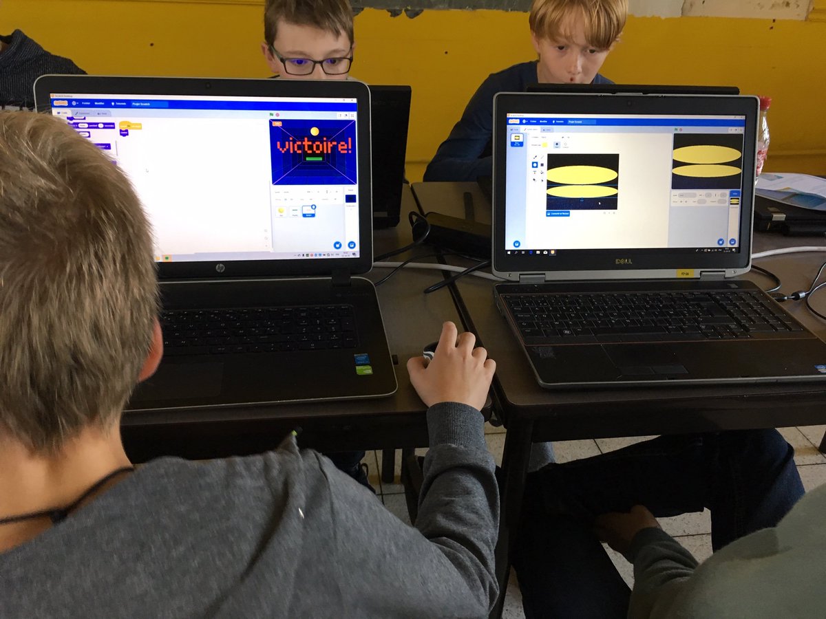 CoderDojoBe's tweet image. Chouette 2ème session pour le Dojo Clavier 💻💯☯️ L'explication du système de bracelets par le Lead Coach a boosté l'ambiance et la créativité des Ninjas 💁🏽♀️👾🙋🏻♂️
#CodingisCool #WallCode
