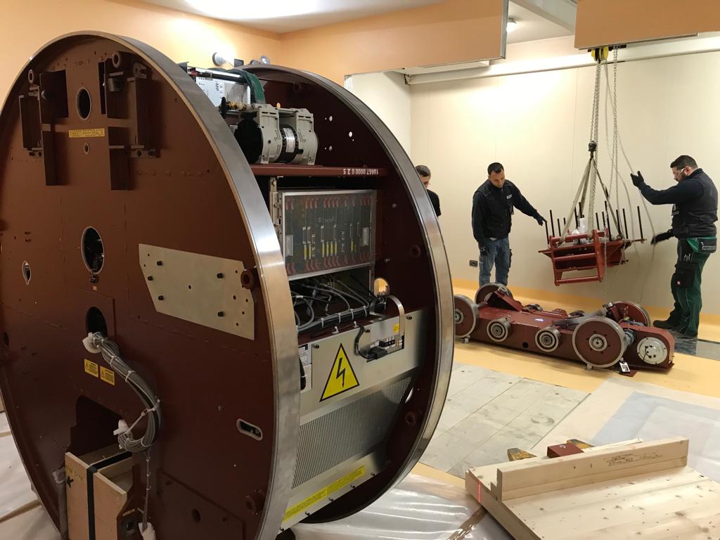 oncotechmedical's tweet photo. OSPEDALE SAN GERARDO , MONZA ITALY
#oncoteam #Elekta #InfinityLinac #oncology #radiotheraphy #VersaHD #cancerfighters #Linac https://t.co/MHccuW4bj0
