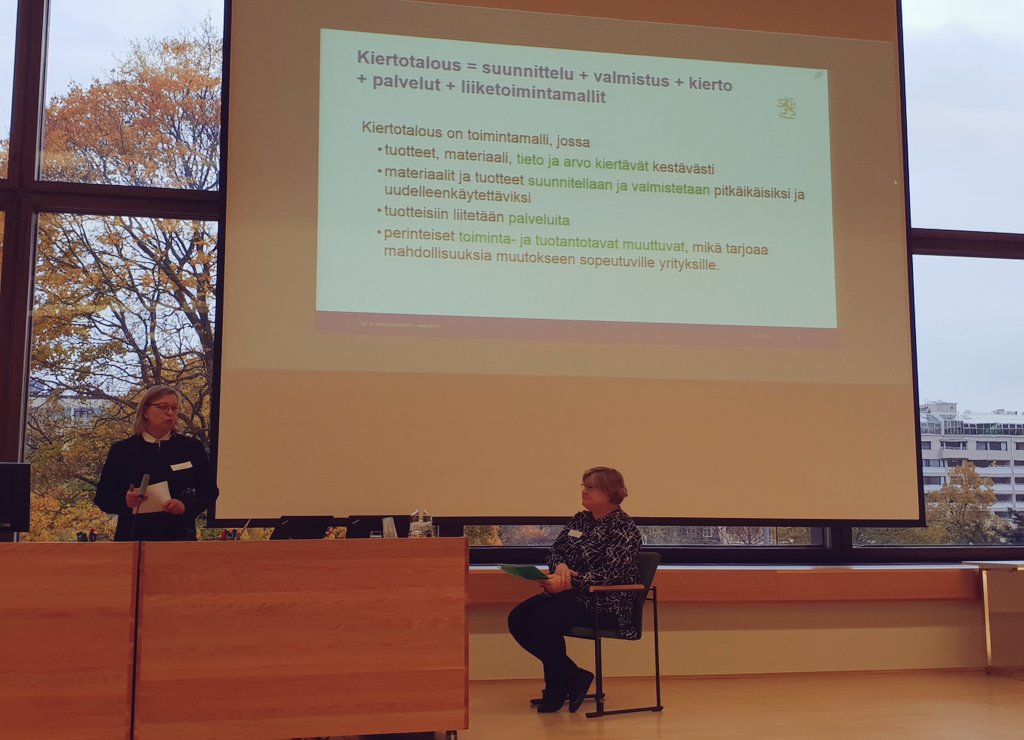 #kiertotalous koskettaa kaikkia ja on iso systeeminen muutos, joka muodostuu pienemmistä konkreettisista teoista. Näin ministeriöiden edustajat @saritasa ja @sirjesten pohtivat <a href="/VarsinaisELY/">Varsinais-Suomen ELY</a> kiertotaloustapahtumassa. <a href="/yministerio/">Ympäristöministeriö</a> <a href="/TEM_uutiset/">TEM</a>