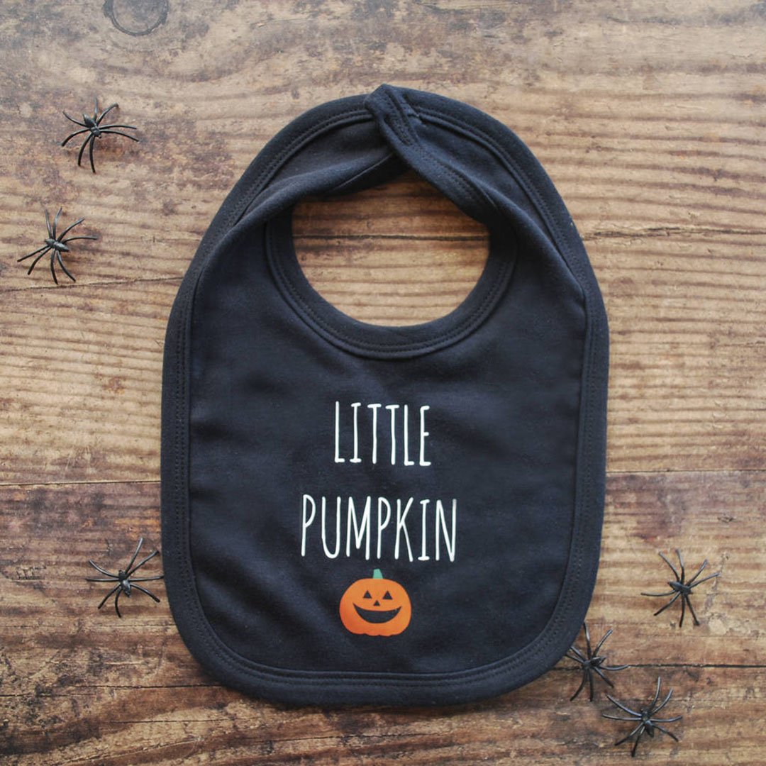 Instajunction's tweet photo. 🎃Boo! Shop our personalised Halloween 'Little Pumpkin' Babygrow And Bib Set now at https://t.co/CeWBWyLfAf | #instajunction 🎃

#halloween #babygrow #bib #halloweencostume #halloweeninspiration #babywear #halloweenbabygrow #personalisedgift #baby #halloweenbib #babies https://t.co/tlKooRMKBT