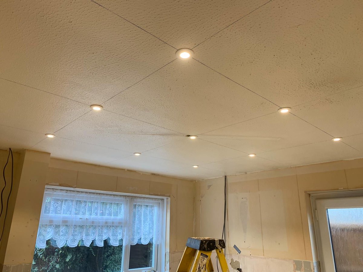 Good Morning ⚡️
Happy Monday! Hope you all have a productive week, despite the weather🌧
-
Kitchen Rewire in progress, I love how the new spotlights brighten up the whole room💡
-
Have you thought about investing in energy efficient LED spotlights for your home?
-

#electrical