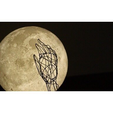 hriganedo's tweet photo. 天体ランプ買っちゃった。
癒されるー。
#3dmoonlight
#月に手が届く https://t.co/q3deZjY52r