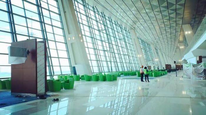 ShintaPuspitaD's tweet photo. Selain di Soekarno-Hatta, robotic scrubber drier ini kemungkinan juga akan akan ditmpatkan di bandara-bandara lain di bawah Angkasa Pura II.
#AutonomousEquipmentAP2 https://t.co/7HcZBOISA1