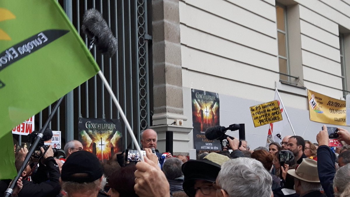 ValFaucheux's tweet photo. Pour la santé des https://t.co/6QH9SSX5P9, Pour la protection des ressources en eau et de la biodiversité, les @ElusEcoloRennes soutiennent @DanielCueff et tous les maires qui luttent contre #pesticides #langouet #rennes 🌻🐞🐝 https://t.co/vyLMnLaZxl