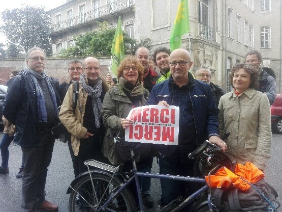 ValFaucheux's tweet photo. Pour la santé des https://t.co/6QH9SSX5P9, Pour la protection des ressources en eau et de la biodiversité, les @ElusEcoloRennes soutiennent @DanielCueff et tous les maires qui luttent contre #pesticides #langouet #rennes 🌻🐞🐝 https://t.co/vyLMnLaZxl