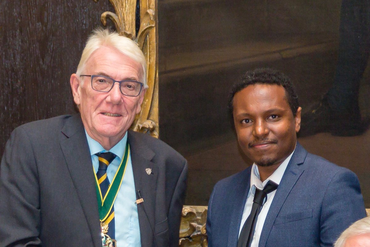 Congratulations to Daniel Asfaw from <a href="/CityUniLondon/">Anna</a> for winning our Masters Medal for his paper on eye movements in people with #Glaucoma. Pictured here at <a href="/ApothecariesLDN/">The Worshipful Society of Apothecaries</a> receiving the medal from The Master. Learn more about our #Research awards at ow.ly/oHjg50wFEj9