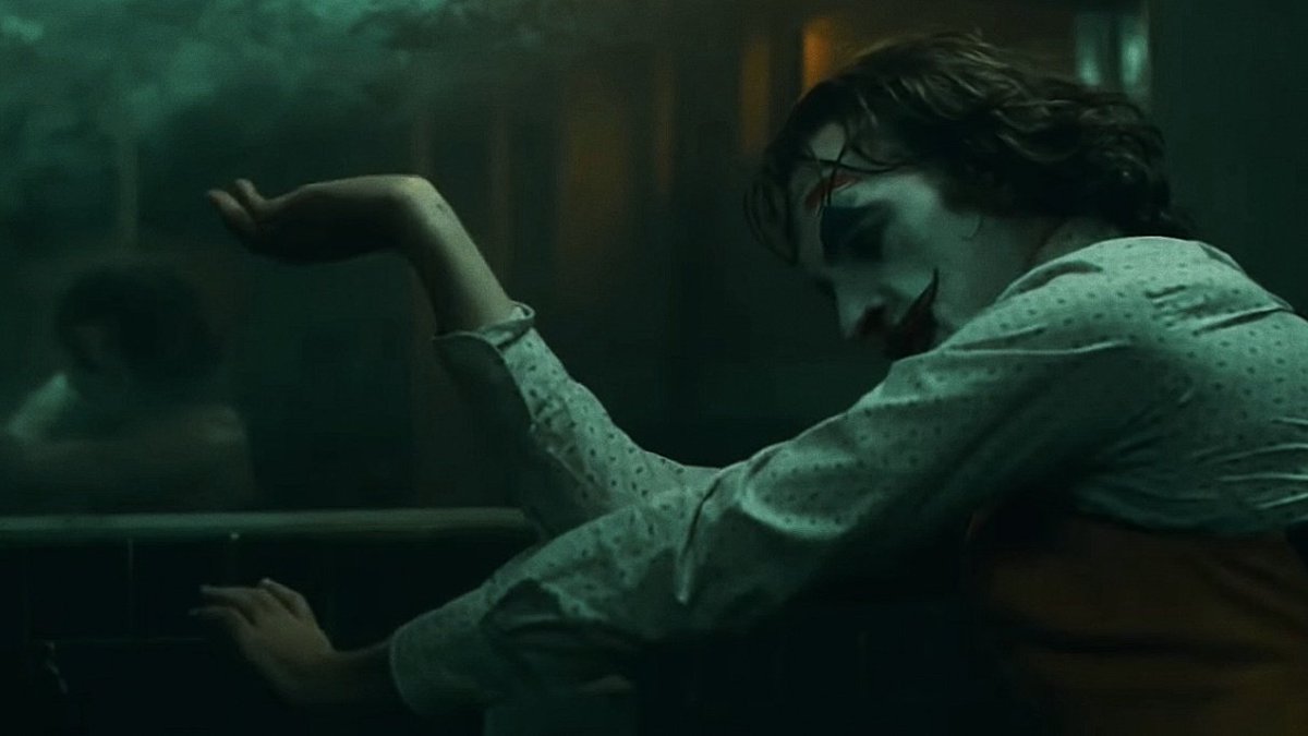 новый джокер 2019 хоакин феникс. сцена джокера. джокер у мюррея. джокер постер 2019 хоакин феникс. сцена джокера.