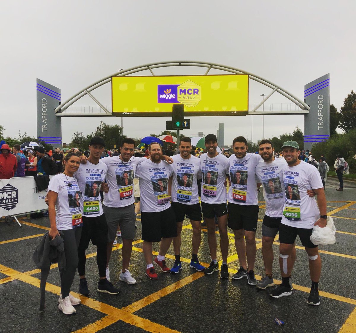 What a great day yesterday was! A massive effort from everyone running especially these lot, Craig would have been overwhelmed with the support <a href="/BIESZKE_TWINS/">Chris & Craig</a> #mcrhalfmarathon justgiving.com/fundraising/ch…