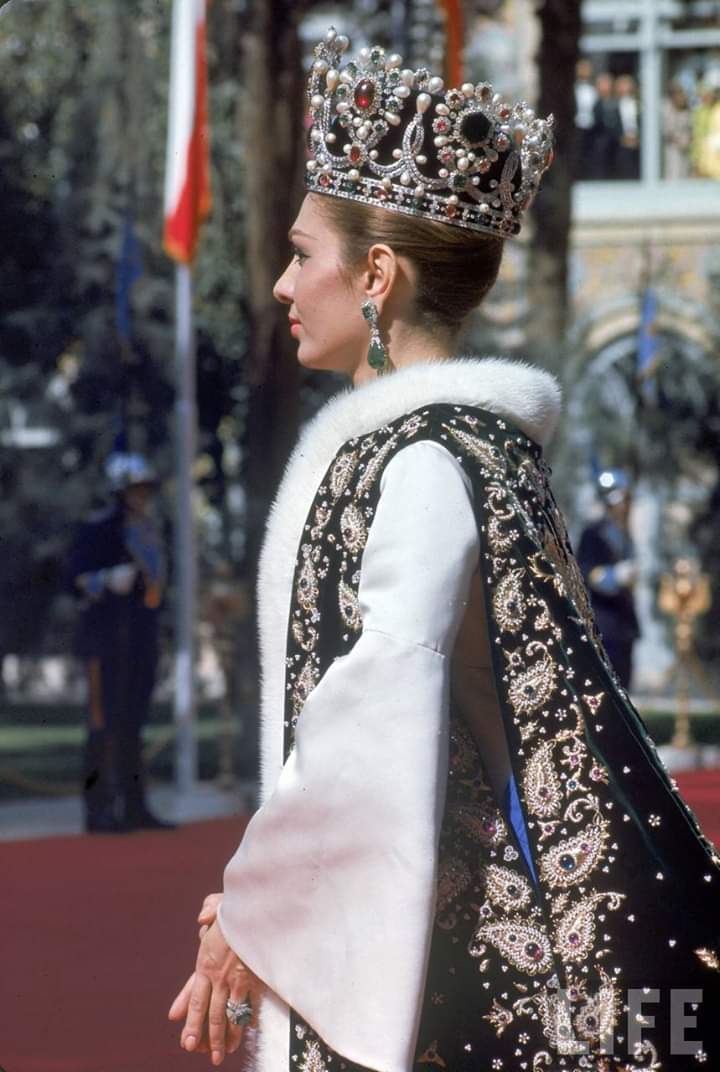 Happy 81th Birthday Empress Farah Pahlavi! 