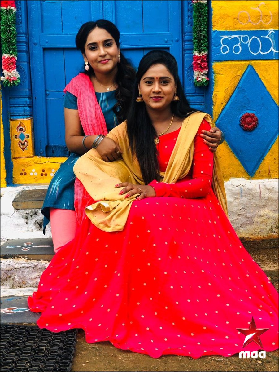 StarMaa's tweet photo. ఈరోజే ప్రారంభం!!!
ప్రేమ చెదిరిన మనసుకి పెళ్లి శాపం ఐతే??
#మనసిచ్చిచూడు మధ్యాహ్నం 2 :30 PM కి మీ @StarMaa లో
#ManasichiChoodu #StarMaaSerials #BehindTheScenes #MakingStills https://t.co/Cxq2pQ5WOJ